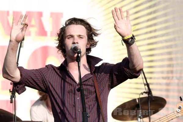 PALMA VIOLETS - 2013-07-18 - PARIS - Parvis de l'Hotel de Ville - Chilli Jesson